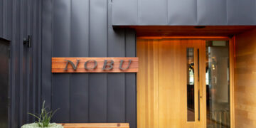 A Glimpse into the World of the Wealthiest: Where Do They Go Out for Dinner?