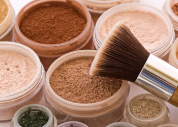 The Rise of Mineral Makeup a Comprehensive Guide to Its Benefits and Drawbacks